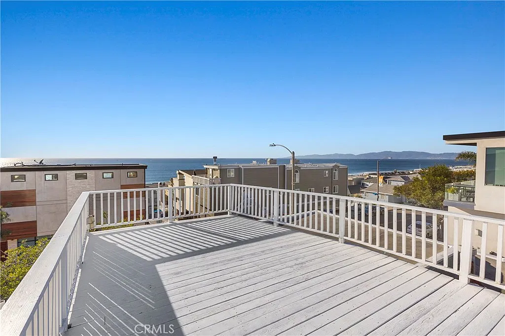 2 bed, 1.5 bath, 996 sqft, $6,000 — Photo 2