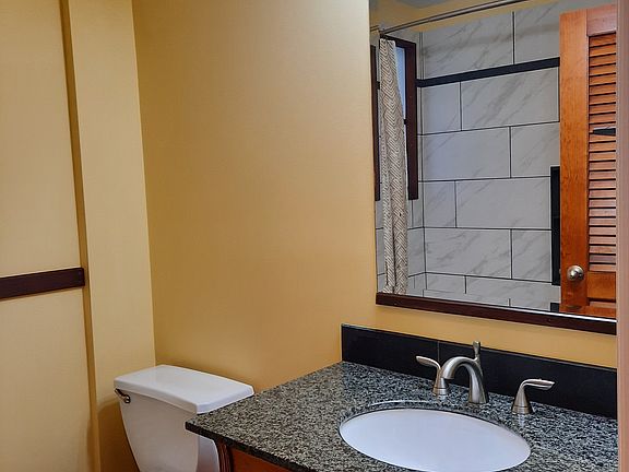 4th image of 429 Montauk Ave #B