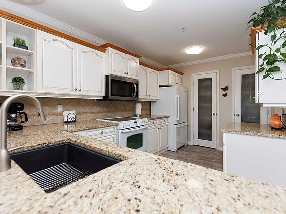 3rd image of 6118 53rd Ave Unit 312