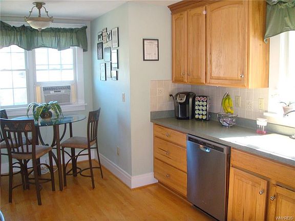 3rd image of 291 Tremont Ave