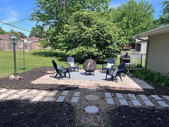 3rd image of 1047 Lowell Dr