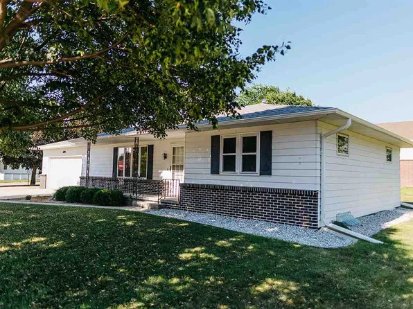 4725 Linden Dr, Kearney, NE 68847