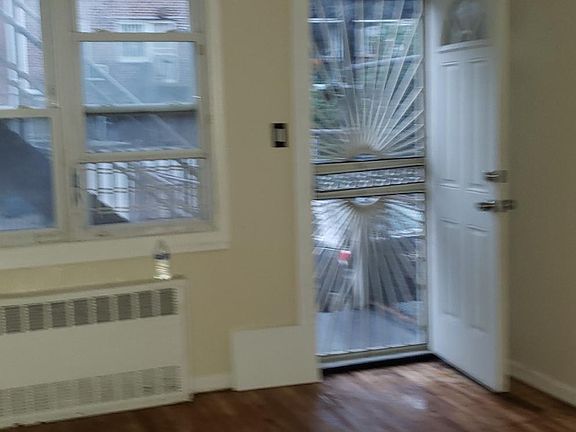 3rd image of 965 E 101st St Floor 1