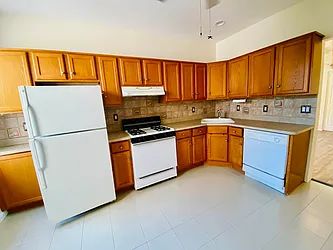 Rented by Zikos Realty Services