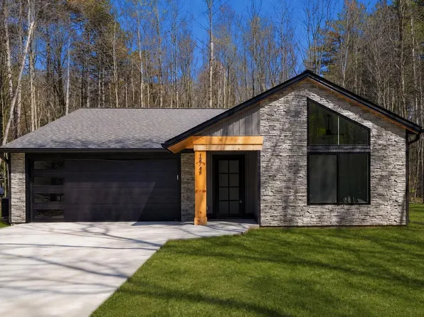 12745 Austrian Dr, Grant, MI 49327