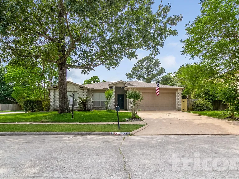 20103 Bambiwoods Dr — Photo 1