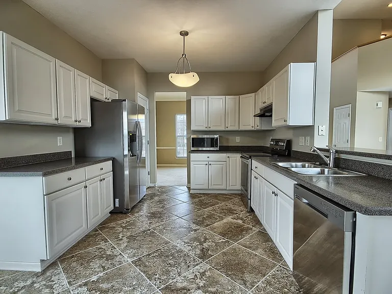 7233 Springview Ln — Photo 3