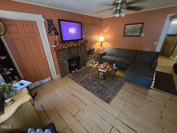 2nd image of 2856 Maple Ave