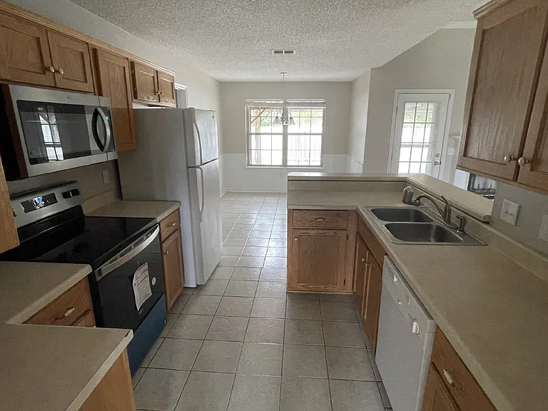 1952 Salisbury Way — Photo 12