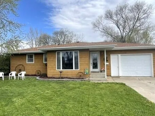 219 E 4th St, Miller, SD 57362