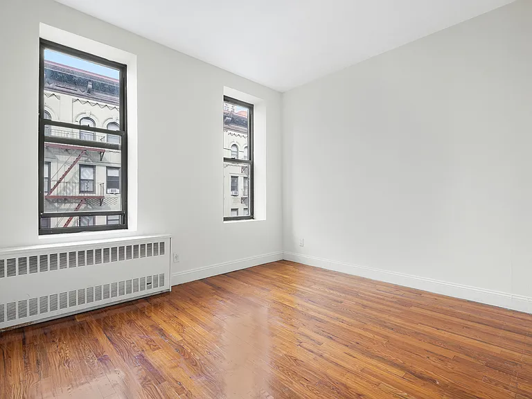 226 E 25th St #4D — Photo 4