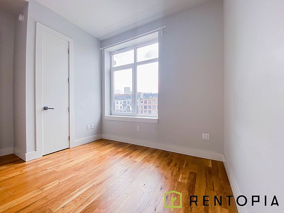 5th image of 1038 Greene Ave #416