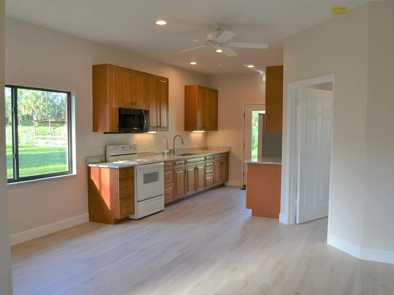 1 bed, 900 sqft, $1,850 — Photo 3