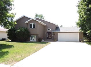 110 Merlin Cir, Mankato, MN 56001