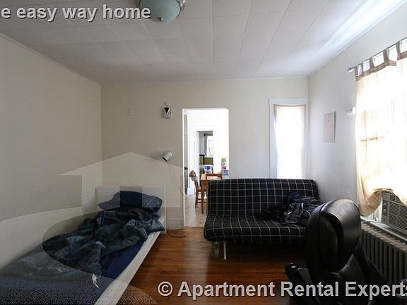 4th image of 218 Banks St #8G