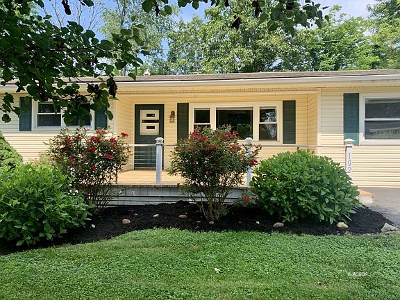 4th image of 102 Adelaide Dr