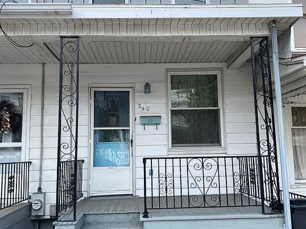 240 S Vine St, Mount Carmel, PA 17851