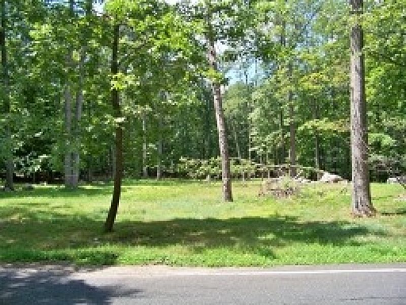 2nd image of 471 Laurel Ln
