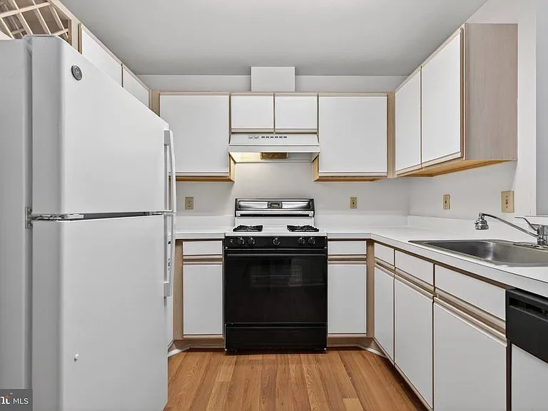 3109 River Bend Ct #D201 — Photo 6