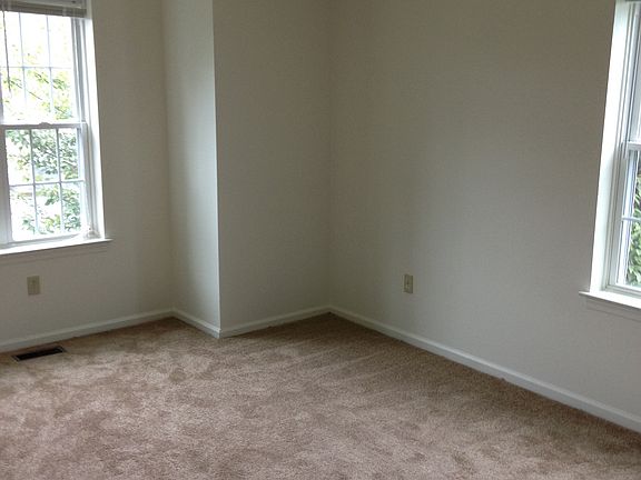 3rd image of 21 Martine Ct
