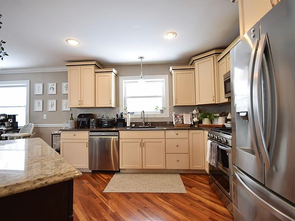 3rd image of 370 Westford Road