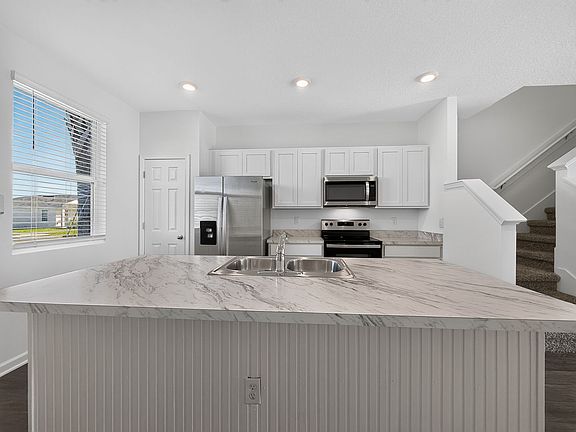 5th image of 23 Elmhurst Ln
