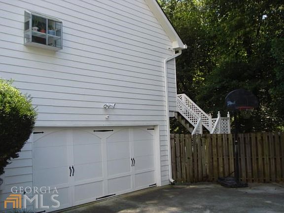 3rd image of 1210 Hunters Creek Ct