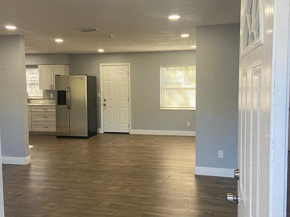 3rd image of 3813 E Miller Ave