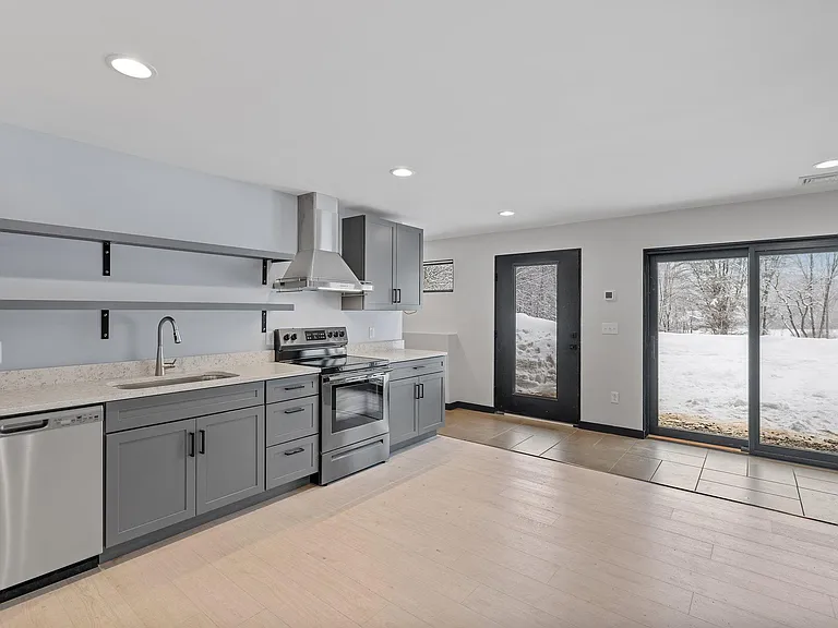 550 Texas Hill Rd #B — Photo 11