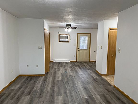 3rd image of 18 Meadowview Ter #0