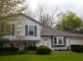 5307 W Malibu Ct, McHenry, IL 60050