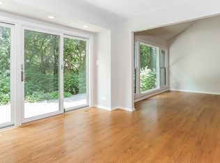 6 Warrington Dr, Lake Bluff, IL 60044