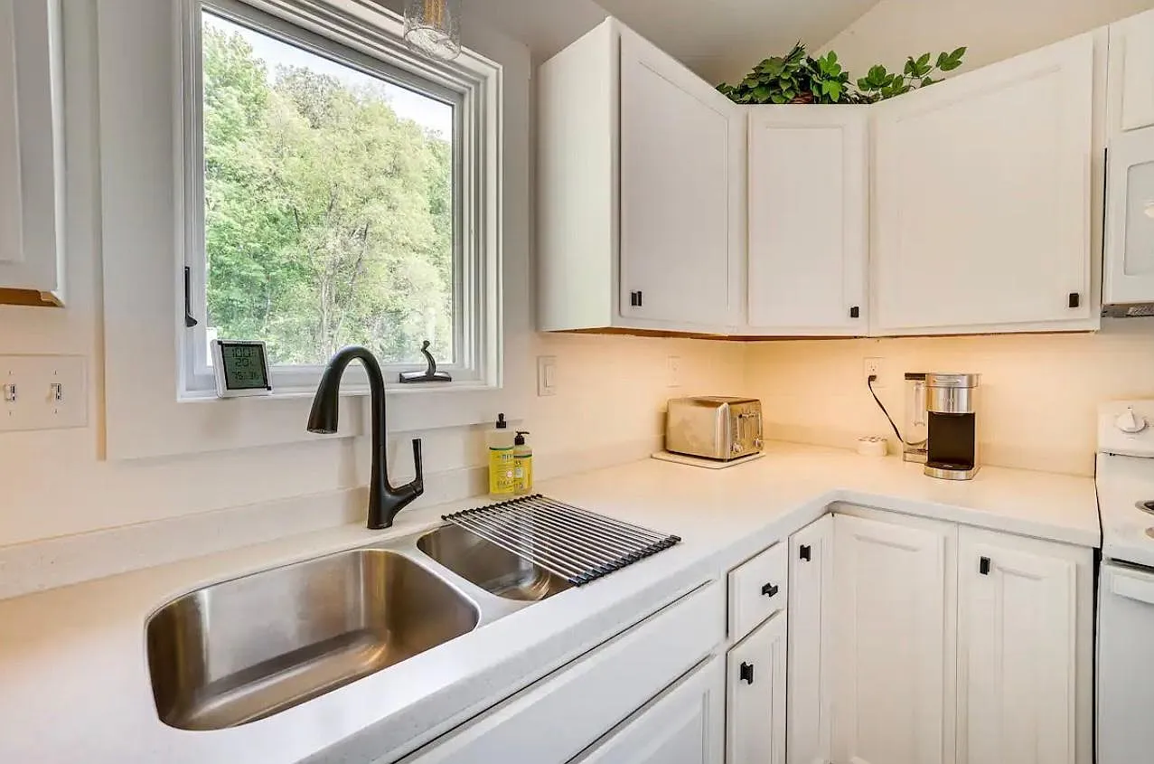 37 Pinecrest Dr — Photo 3