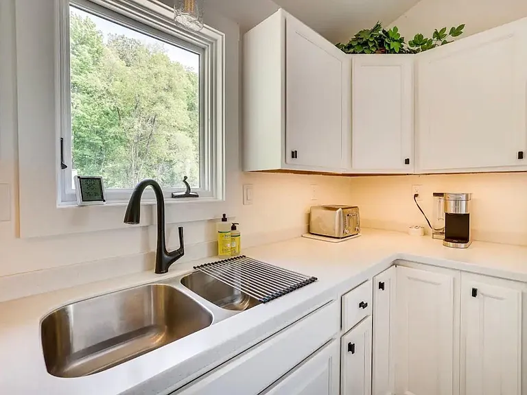 37 Pinecrest Dr #A — Photo 3