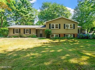 20 Sugarbush Rd, Clifton Park, NY 12065