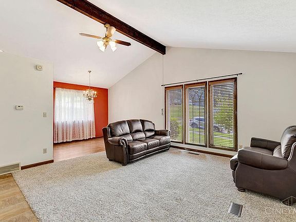 3rd image of 121 Farmington Dr