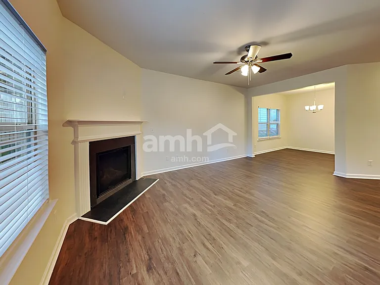 977 Grenier Ter — Photo 4
