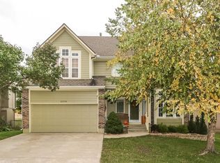 21719 W 52nd Ter, Shawnee, KS 66226