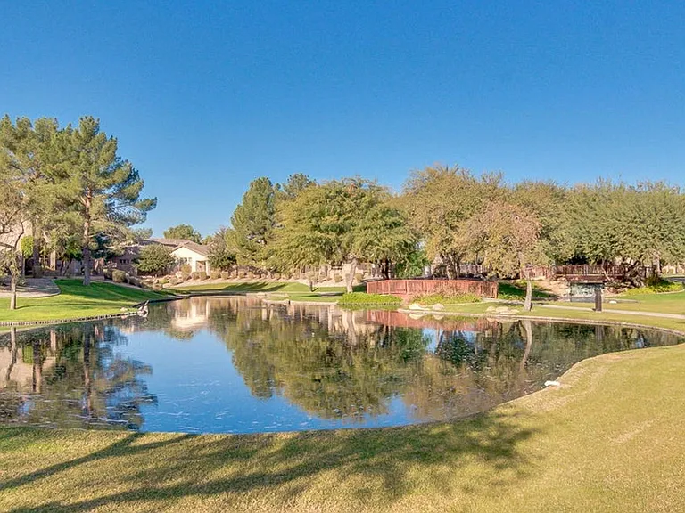 1833 W Periwinkle Way — Photo 45