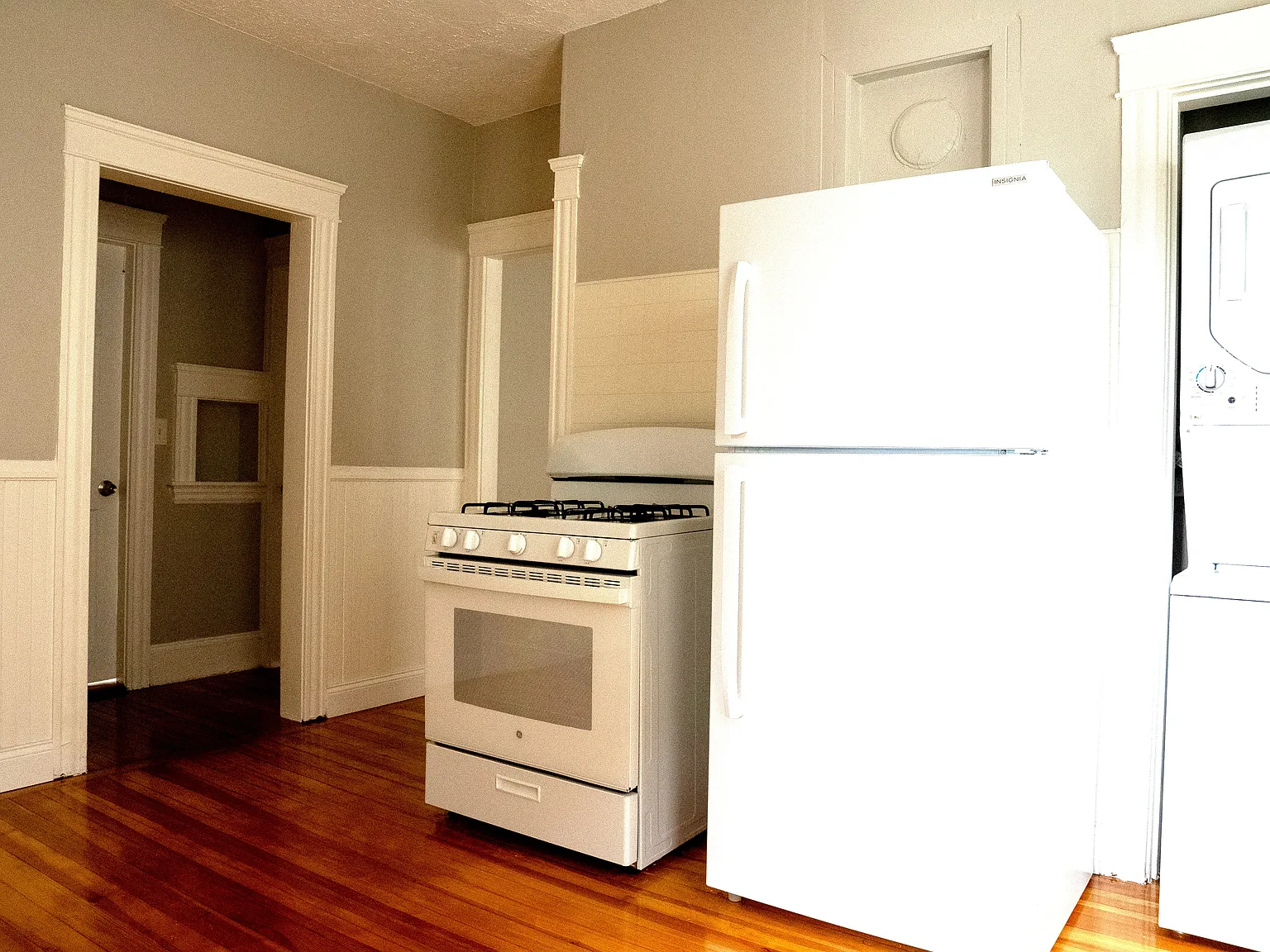 2 bed, 1000 sqft, $2,200 — Photo 3