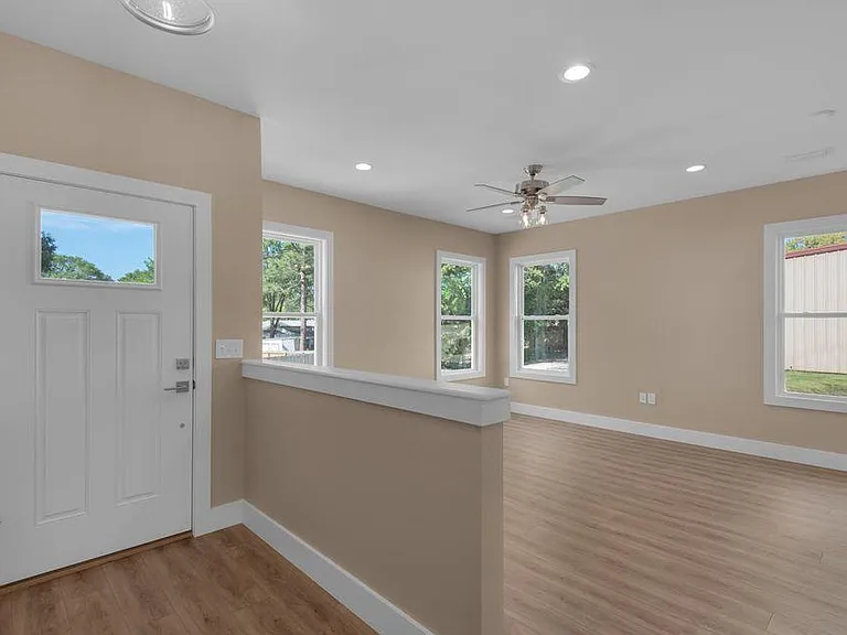 431 Adams Ave — Photo 3