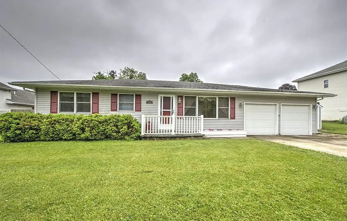 4 bed, 1700 sqft, $2,400 — Photo 1
