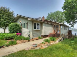 2156 Fernlock Dr, Oxford, MI 48371