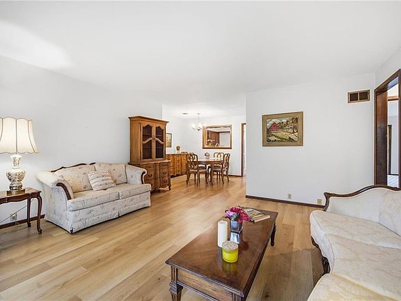 5th image of 441 W 104th St APT D