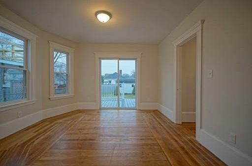 4th image of 72 E Park Ave
