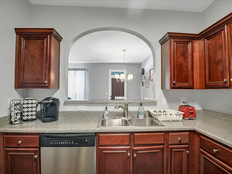 114 Creighton Ln — Photo 15