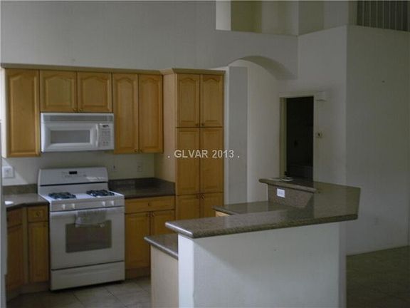 4th image of 9635 Emeraude Ave
