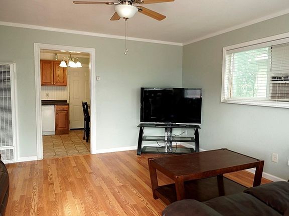4th image of 1610 N Michigan Ave