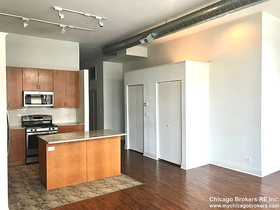 4th image of 1270 N Milwaukee Ave
