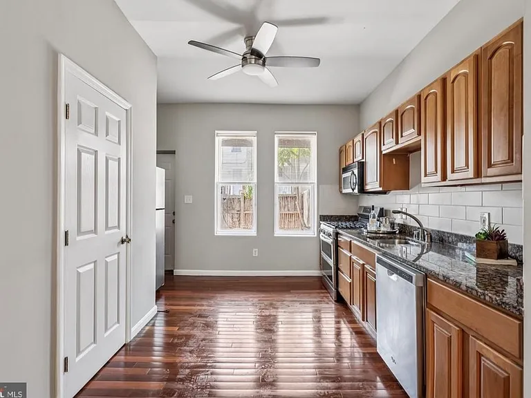 424 N Luzerne Ave — Photo 16
